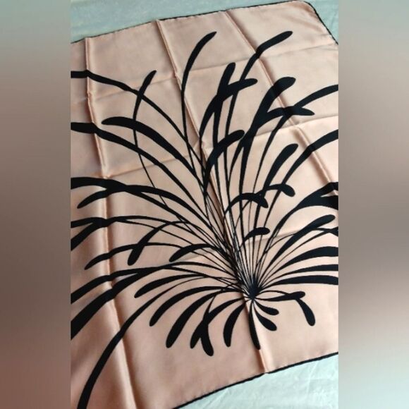 Vintage Tomy 💯 Silk Scarf - Picture 9 of 10